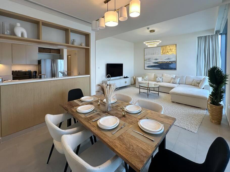 Luxurious 3br - Pool - Canal View - Kids Play Area Apartment Dubai