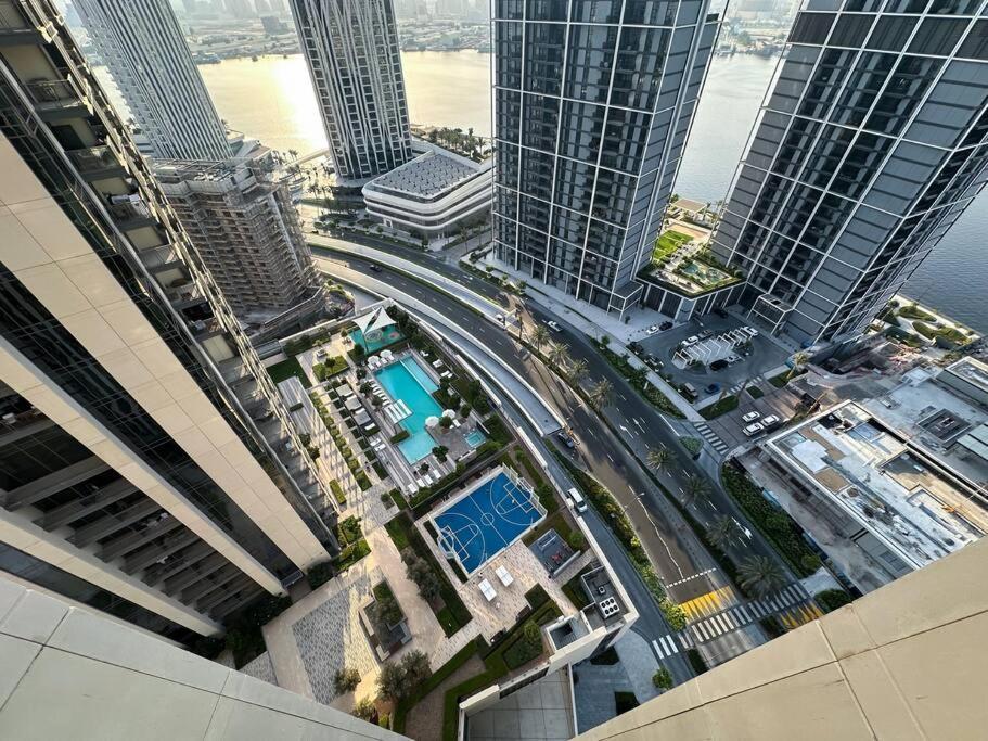 Apartment Luxurious 3br - Pool - Canal View - Kids Play Area Dubai