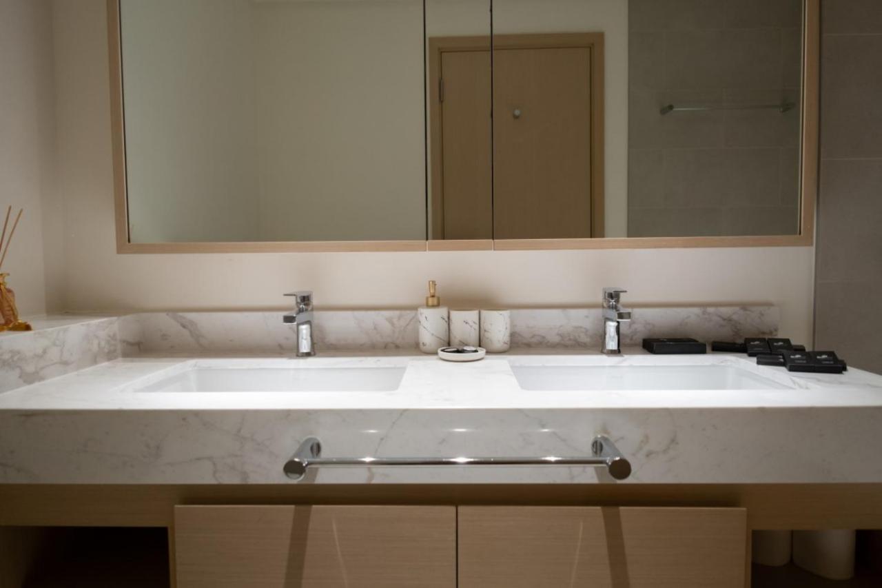 Luxurious 3br - Pool - Canal View - Kids Play Area Apartment *