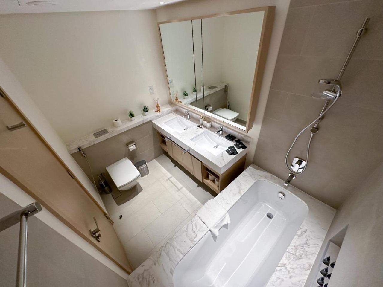 Luxurious 3br - Pool - Canal View - Kids Play Area Apartment