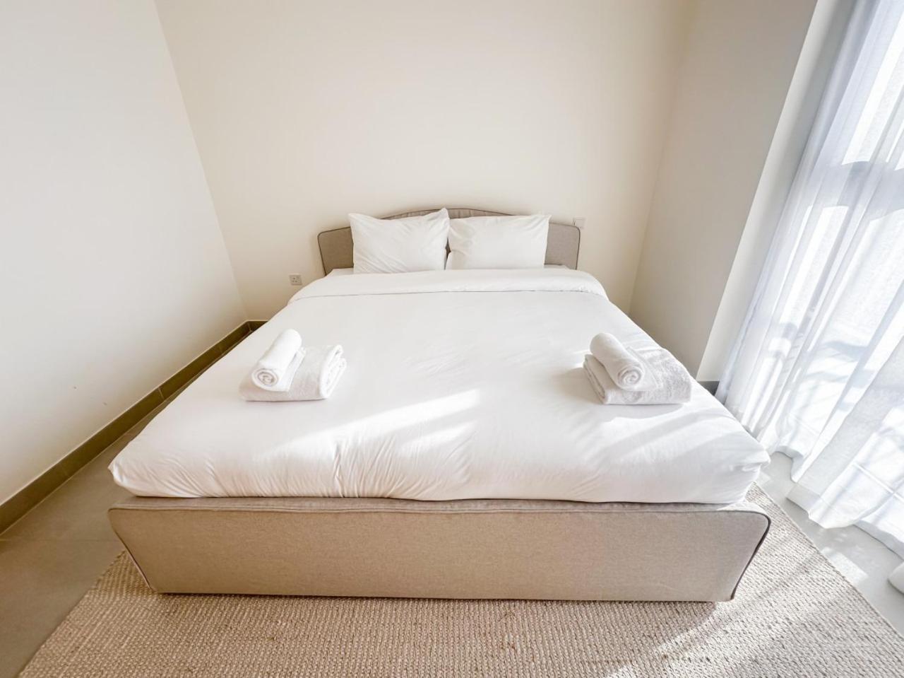 Apartment Luxurious 3br - Pool - Canal View - Kids Play Area Dubai